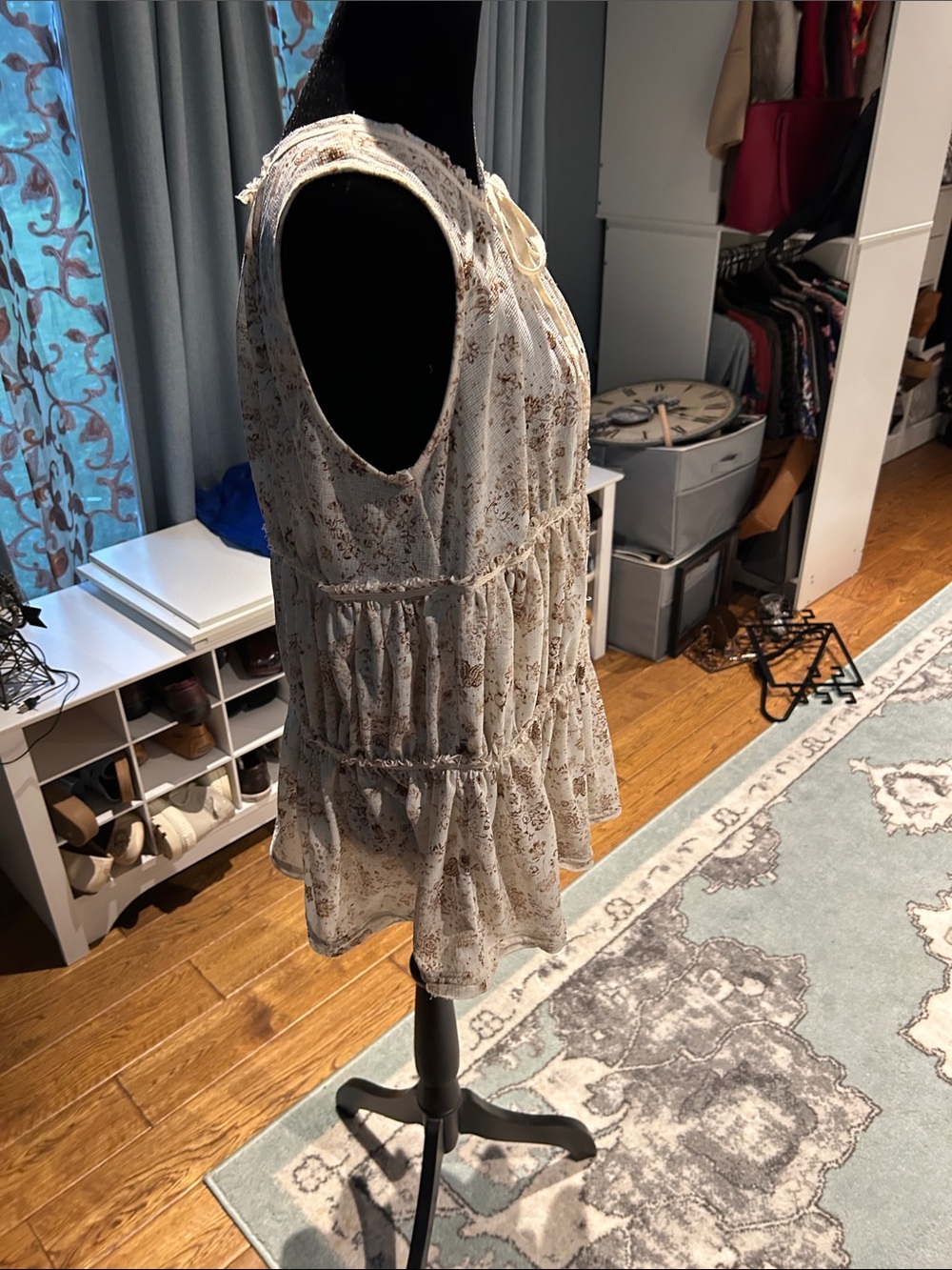 gimmicks by BKE Cream and Brown Floral Tiered Sleeveless Tunic - Picture 3 of 4